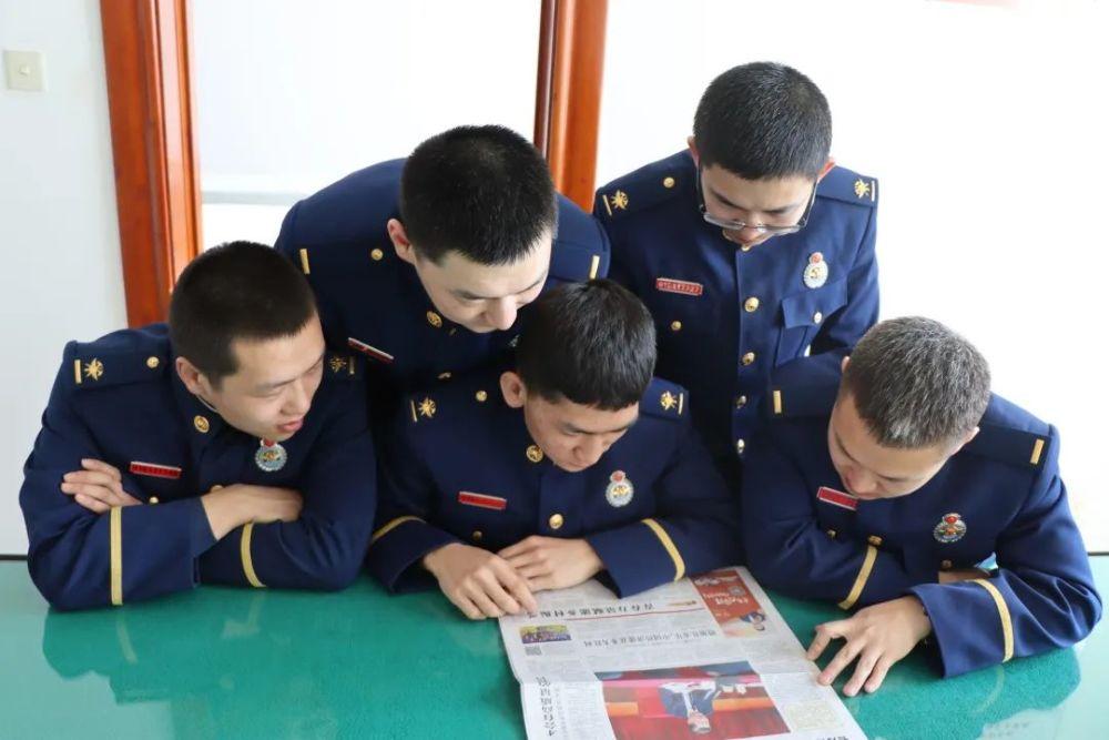 小猫钓鱼游戏龙王版有船